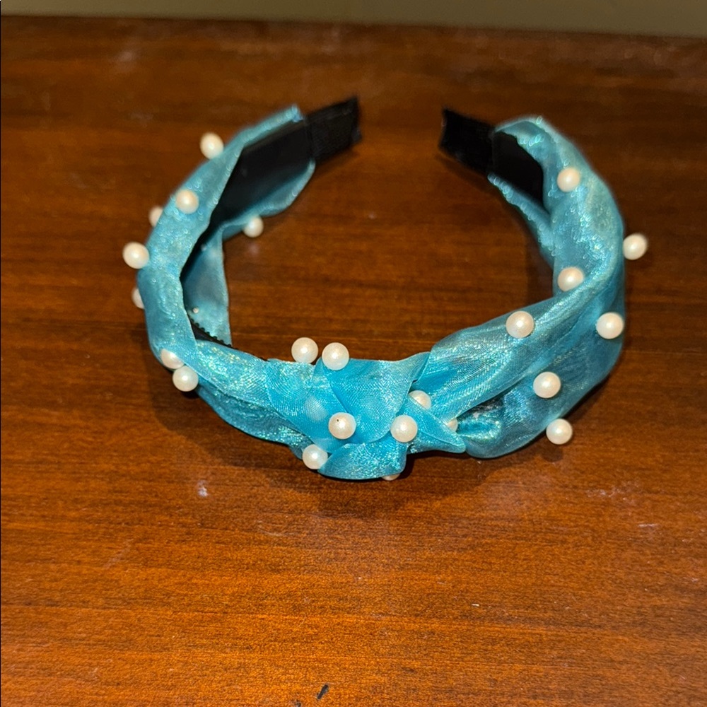 Elegant Blue Pearl-Embellished Headband